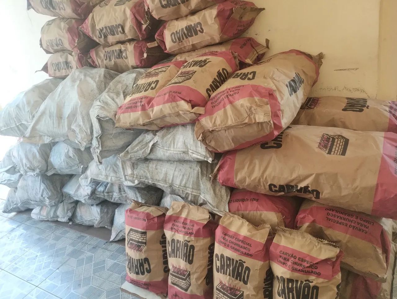 CARVOARIA BRASAFORTE CARVÃO 8 KG $37 NO ATACADO FAZEMOS ENTREGAS - Foto 5