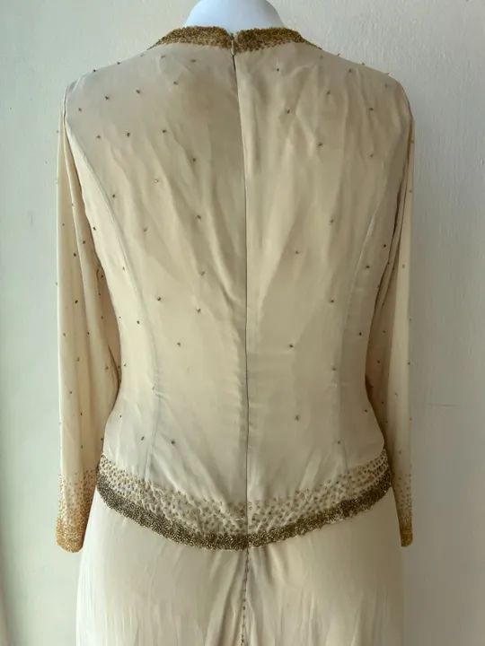 Vestido longo de festa, na cor bege com bordado dourado, 48, Gallery. - Foto 3