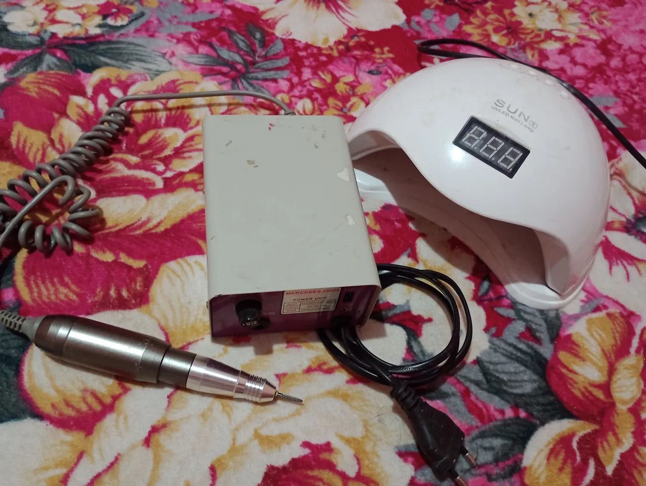 Cabine de unha e Lixa de unha elétrica 