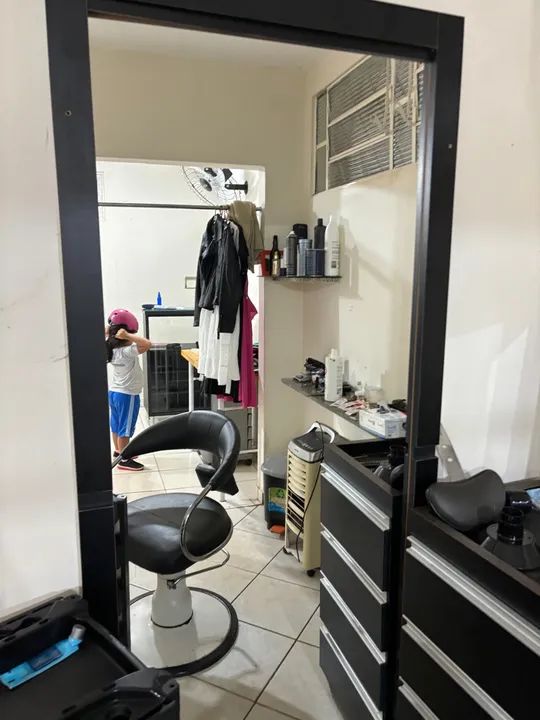 Armário Preto com 2 Portas e 2 Prateleiras - Foto 3