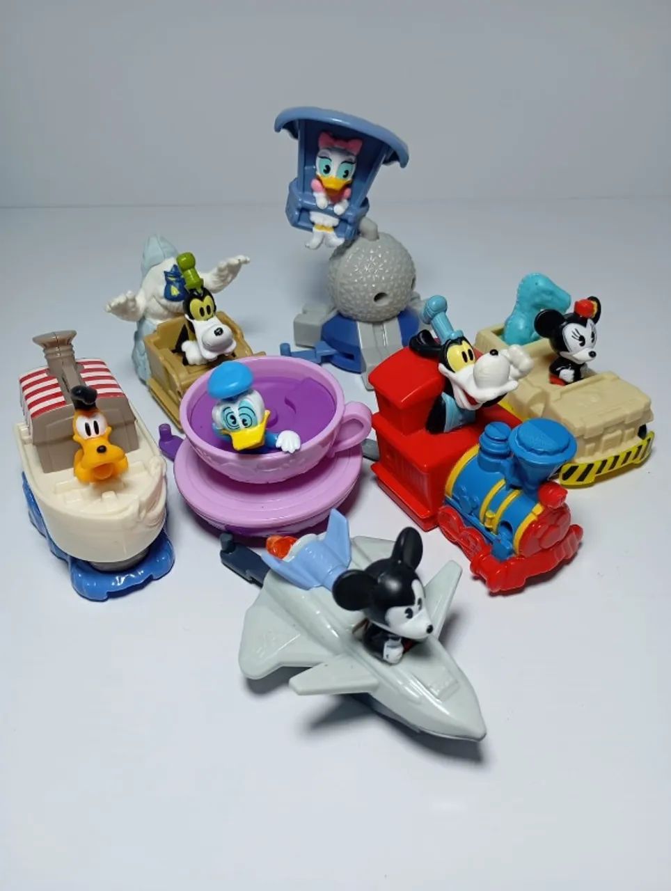 bonecos Disney World Resort 2023 Mc donald's Coleção 7 figuras