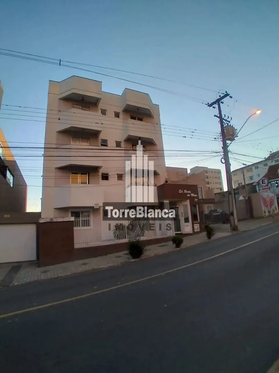 Apartamento a venda no centro de Ponta Grossa.