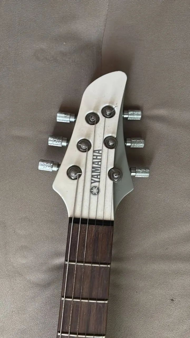 Guitarra Yamaha RGX A2 Branca - Equipamentos e Acessórios de Som