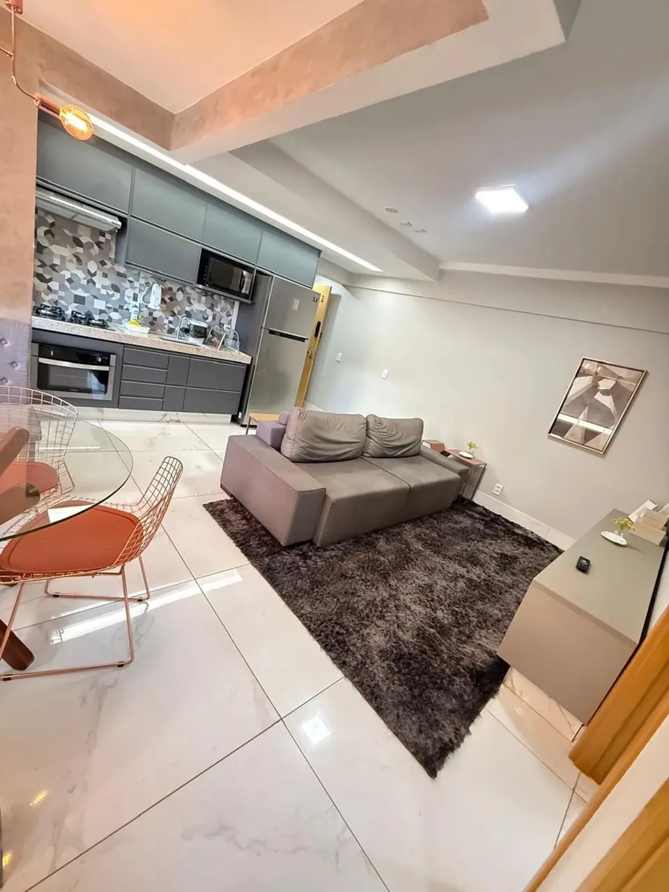 Alugo excelente apartamento no Lozandes