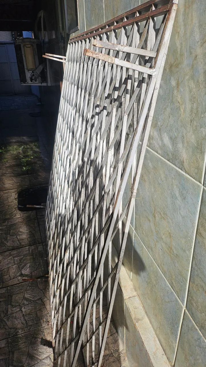 Vendo grade de ferro !!!64872652915202123