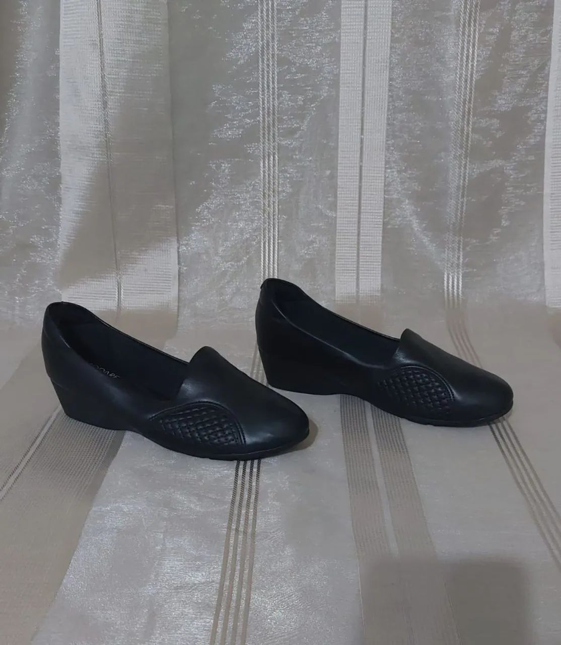 Sapato preto anabela Modare