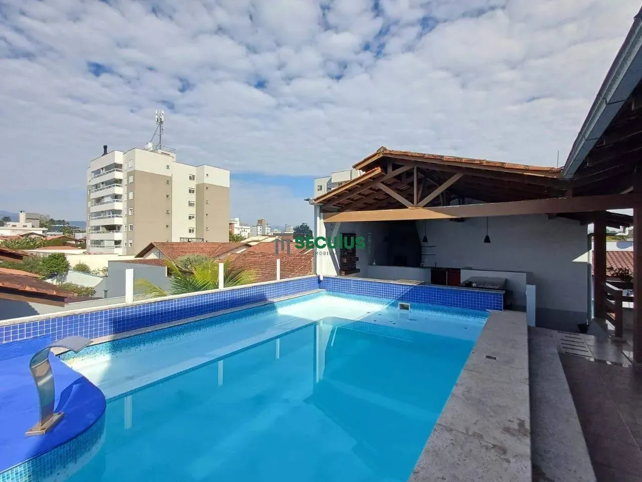Casa para locação no bairro Czerniewicz