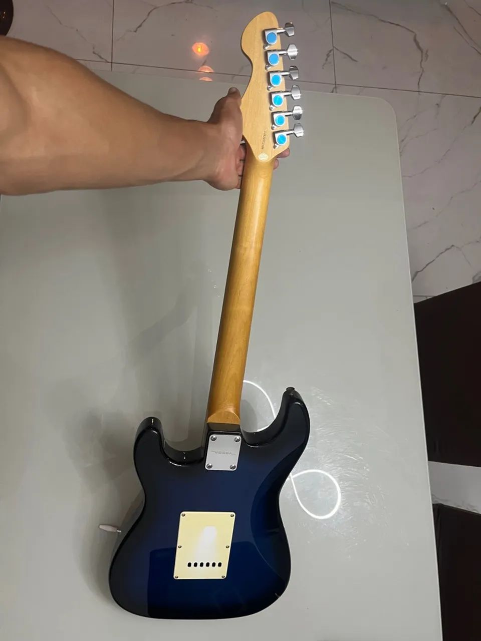 Guitarra VOGGA Stratocaster Azul Degradê - Foto 5