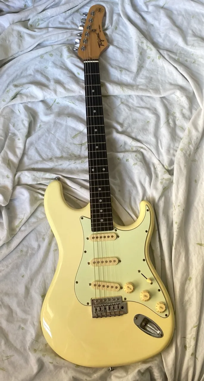 Guitarra Tagima stratocaster + Amplificador Borne