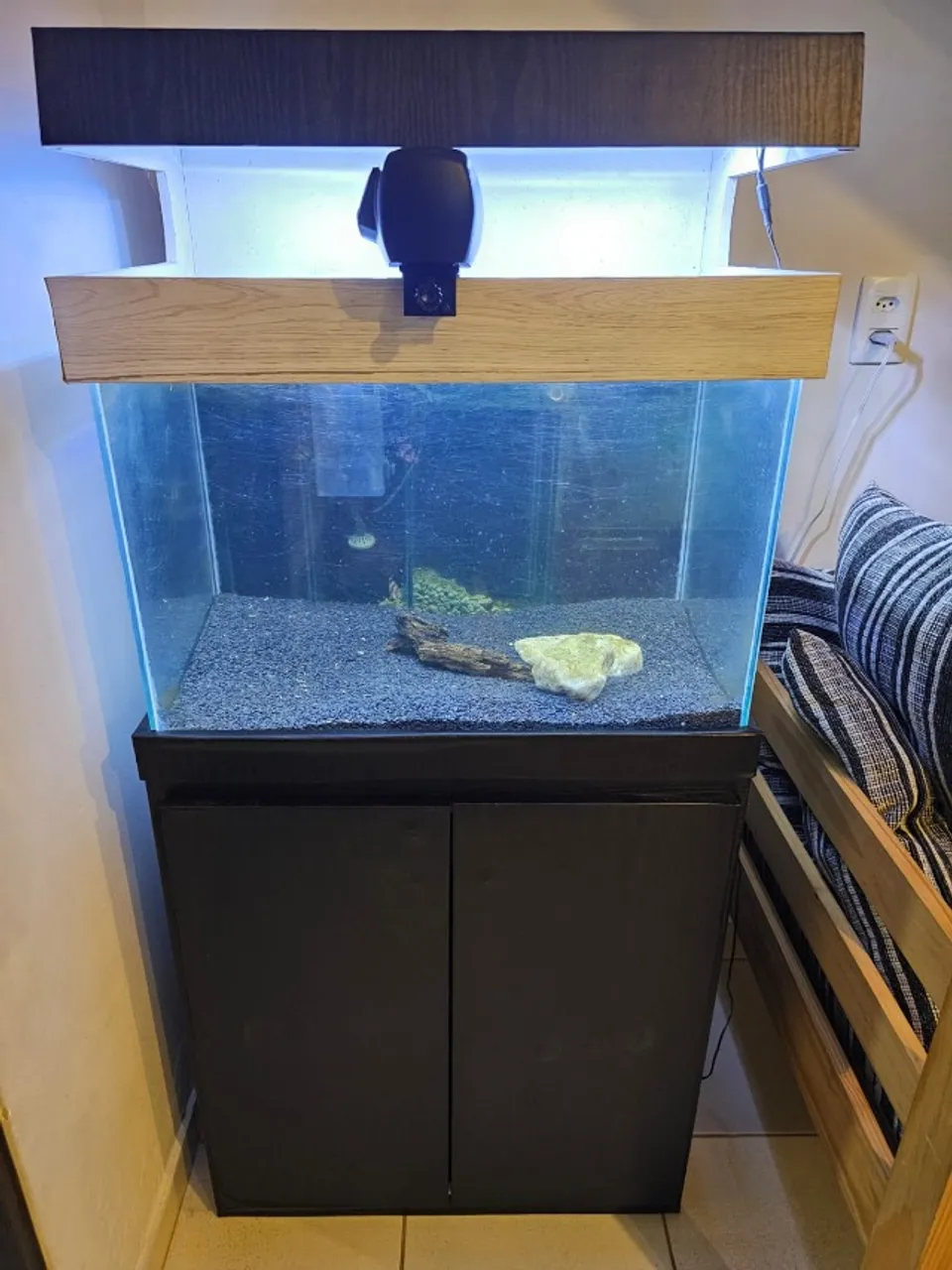 Aquário de 100L com Móvel em MDF envelopado 95% de preto