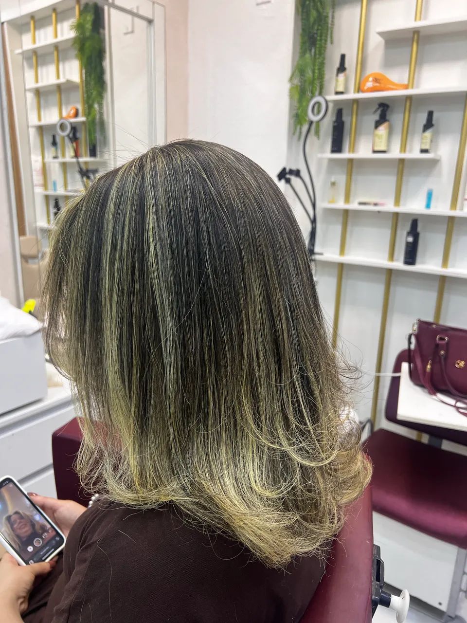 Preciso escovista / cabeleireira / manicure 