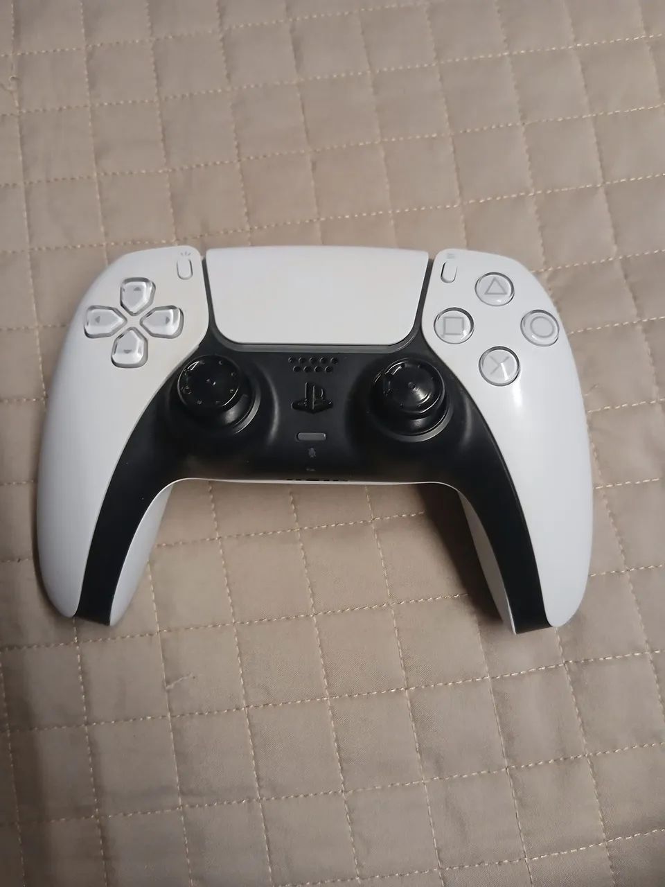 White DualSense with drift, shipped via postal service with fee64717107526913121