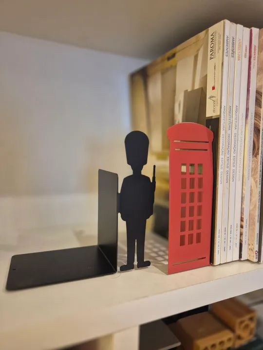 Par de Suportes de Livros em Metal - Estilo Londres