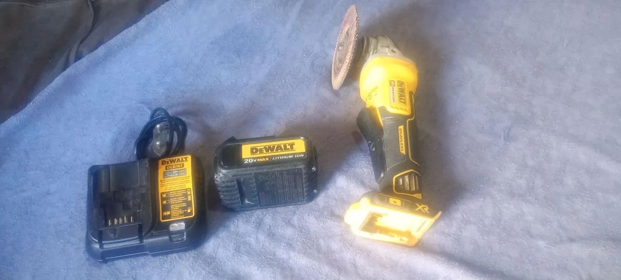 Esmerilhadeira de walt 64319606040194121