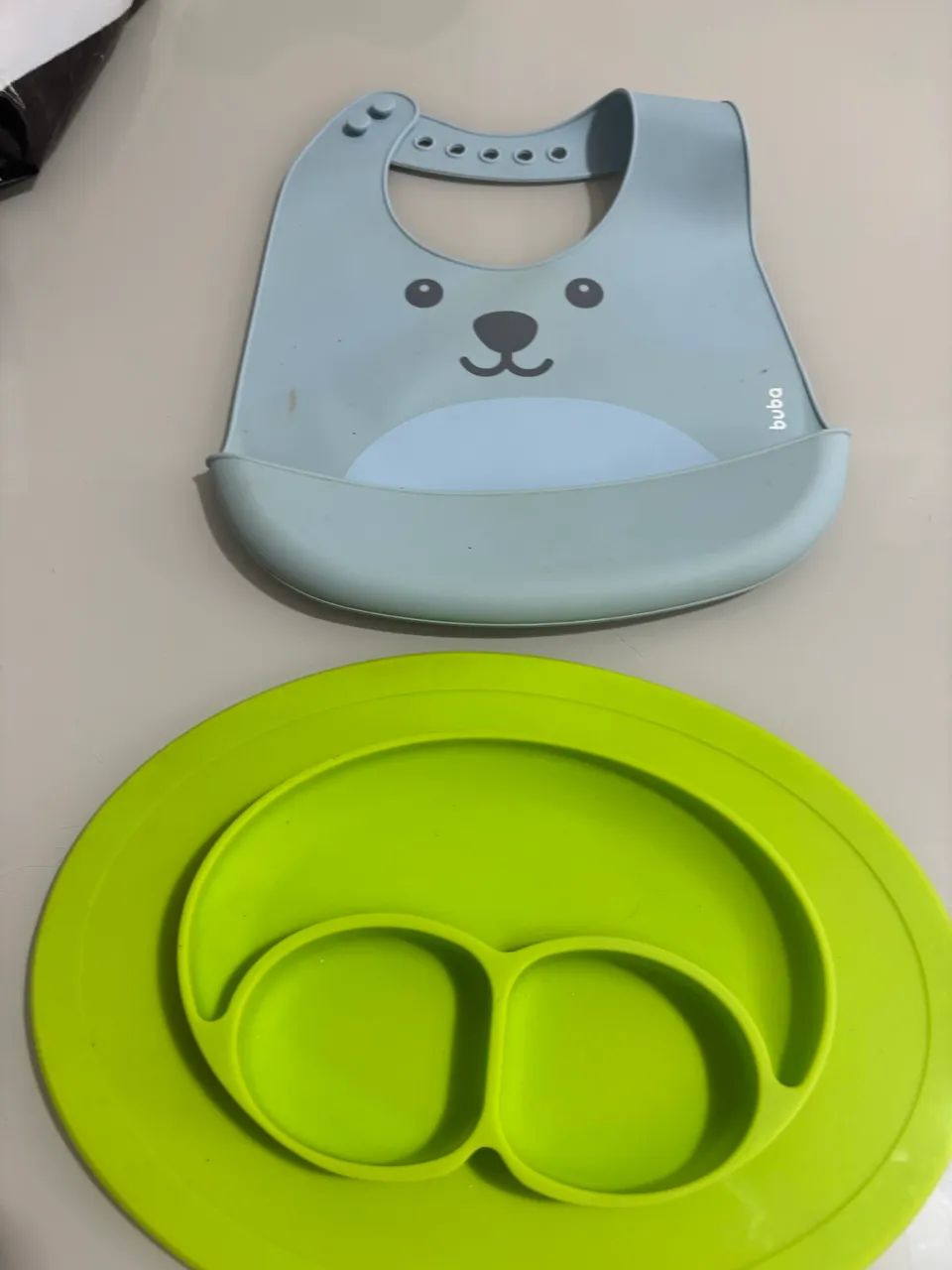 Babador de silicone e pratinho 