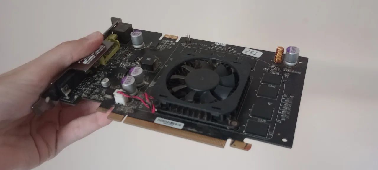 Vendo placa de video usada xfx geforce 8500gt - Foto 2