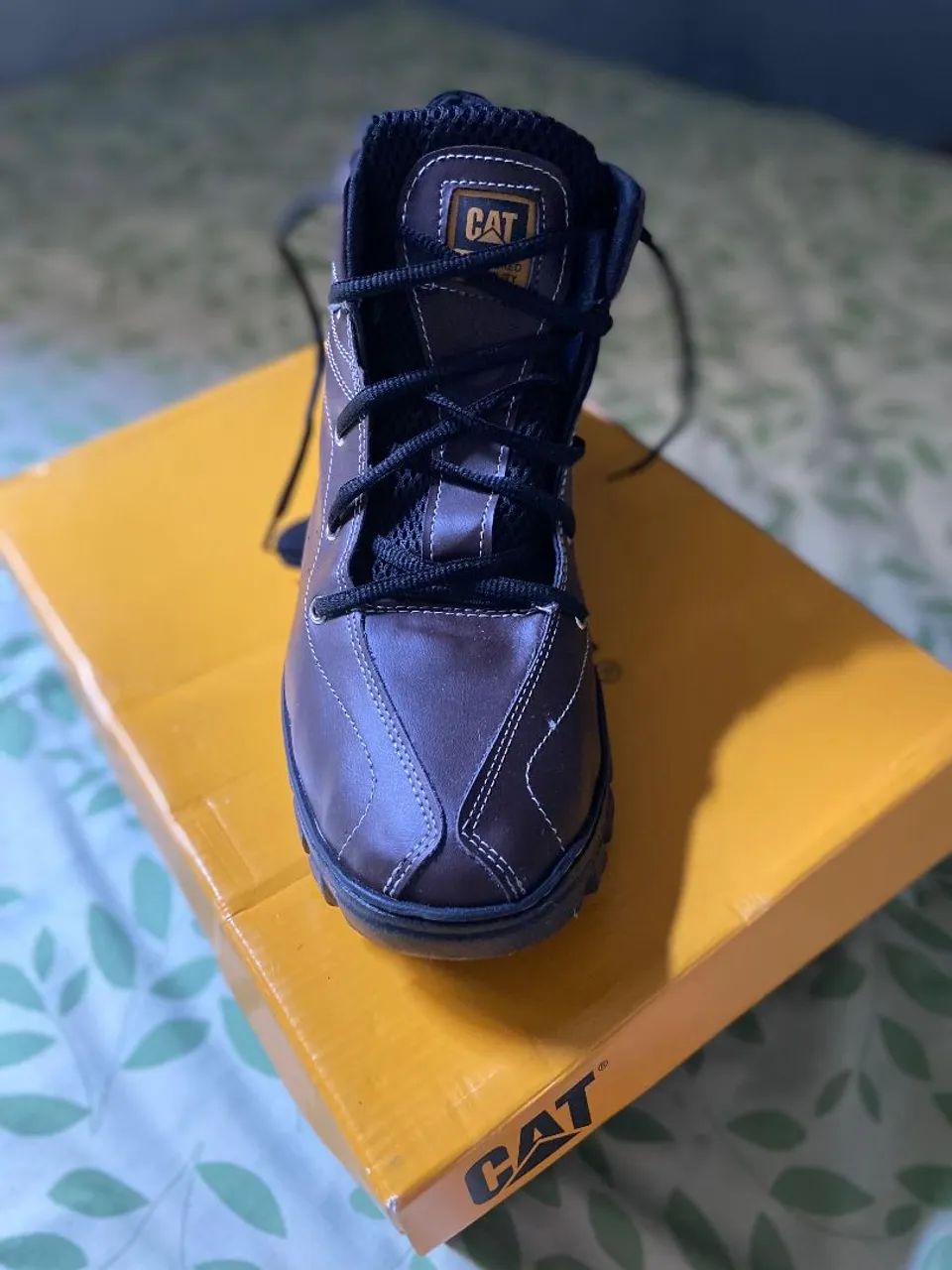 Bota de couro CAT Calçados Cidade Universitária, Maceió