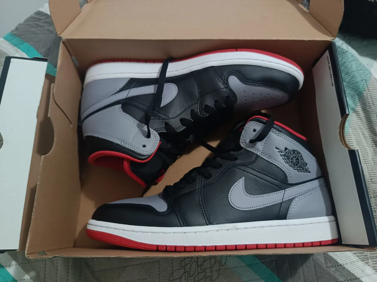 Tênis Air Jordan 1 Mid Black/Grey/Red