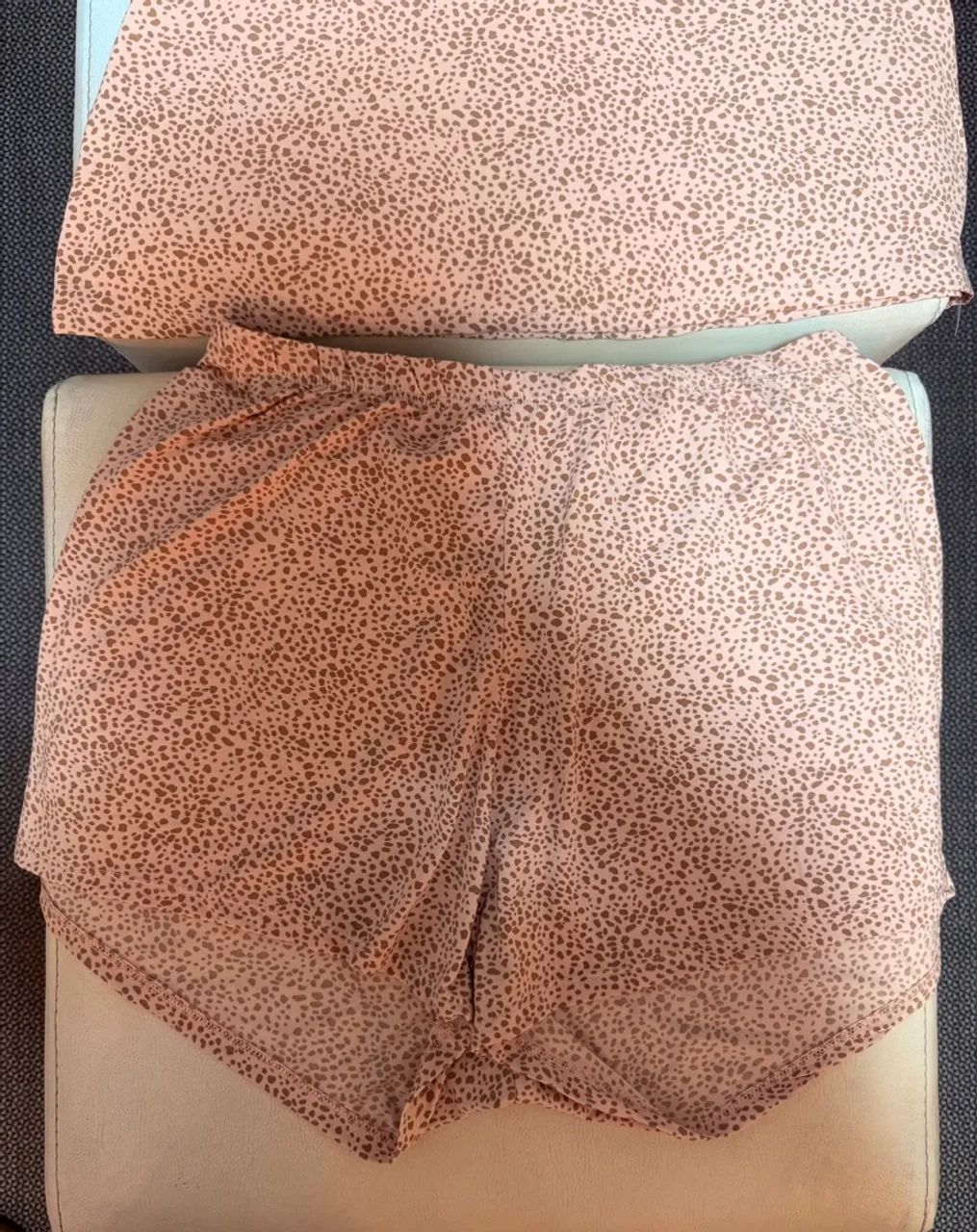 Conjunto de pijama rosa com estampa de oncinha - Foto 3