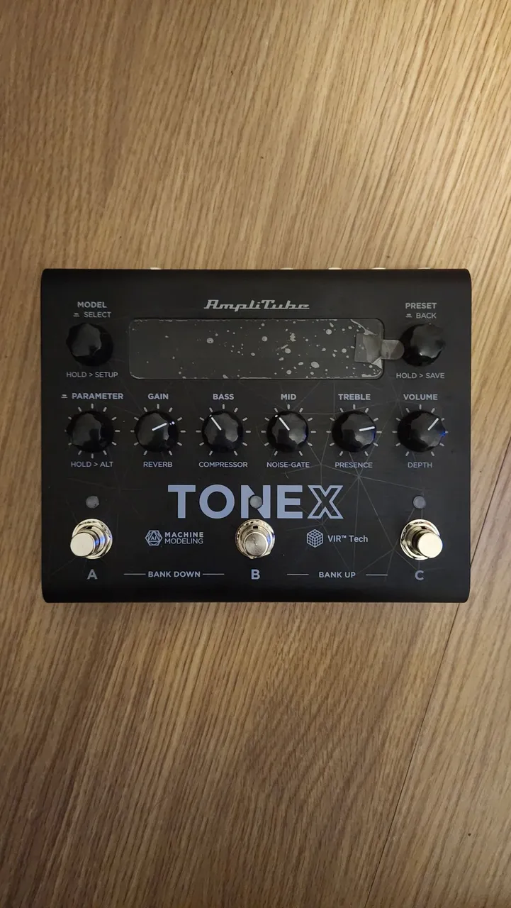 IK Multimedia TONEX Pedal com caixa e fonte 