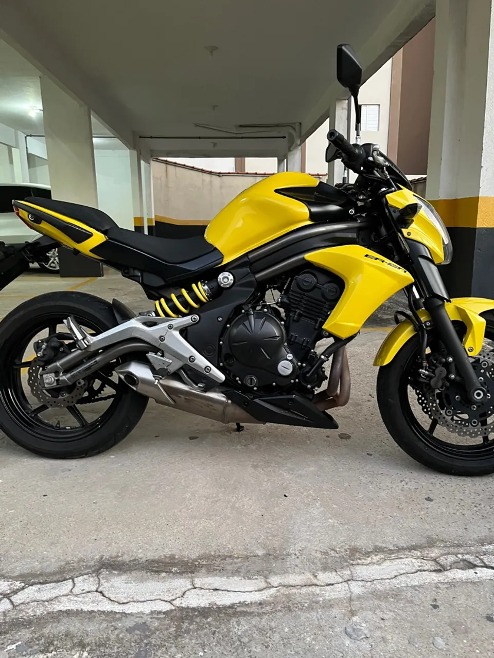 MOTO KAWASAKI 650 ER-6N