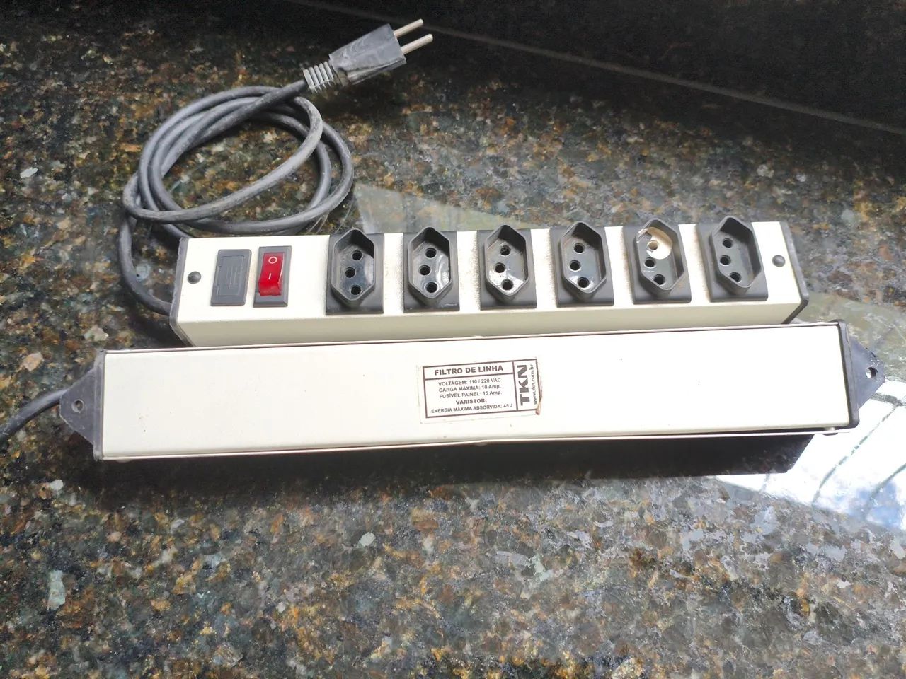 Power strip64168581524354121