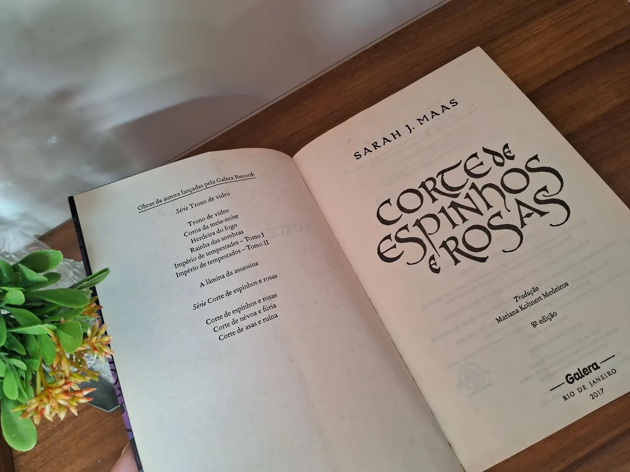 Livro Corte de Espinhos e Rosas (Edição de 2017) - Foto 3