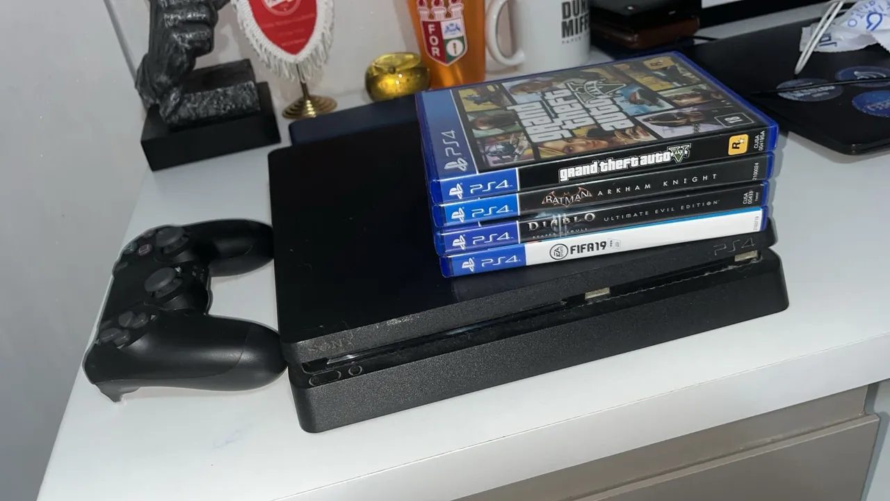 Playstation 4 Slim Preto - Semi novo