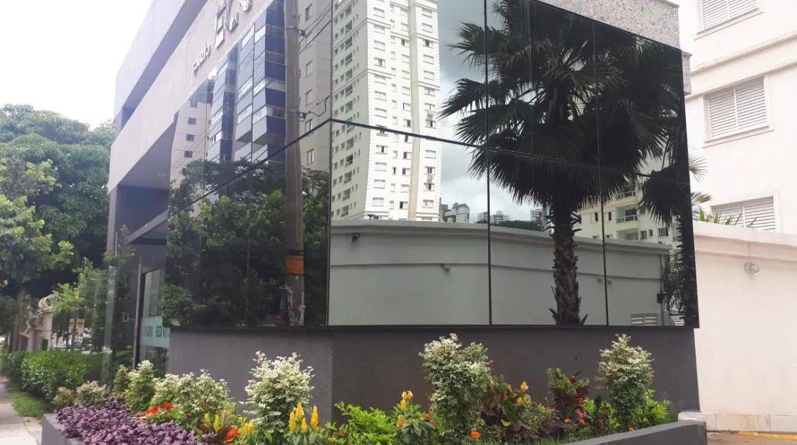 Portas e janelas em esquadrias de alumínio e vidros temperados  - Foto 4