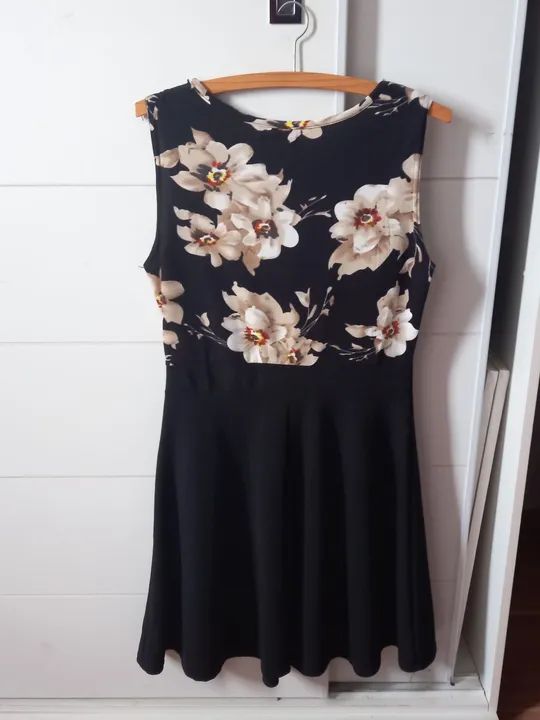 Vestido preto florido