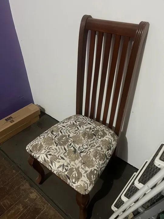 Cadeira em madeira