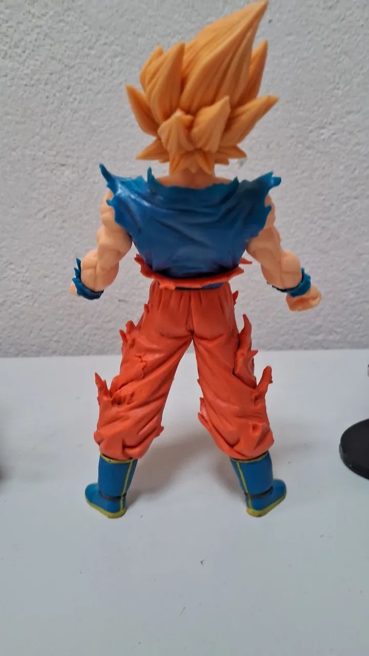 3 bonecos de resina , charada DC , Goku e Majin boo - Foto 5