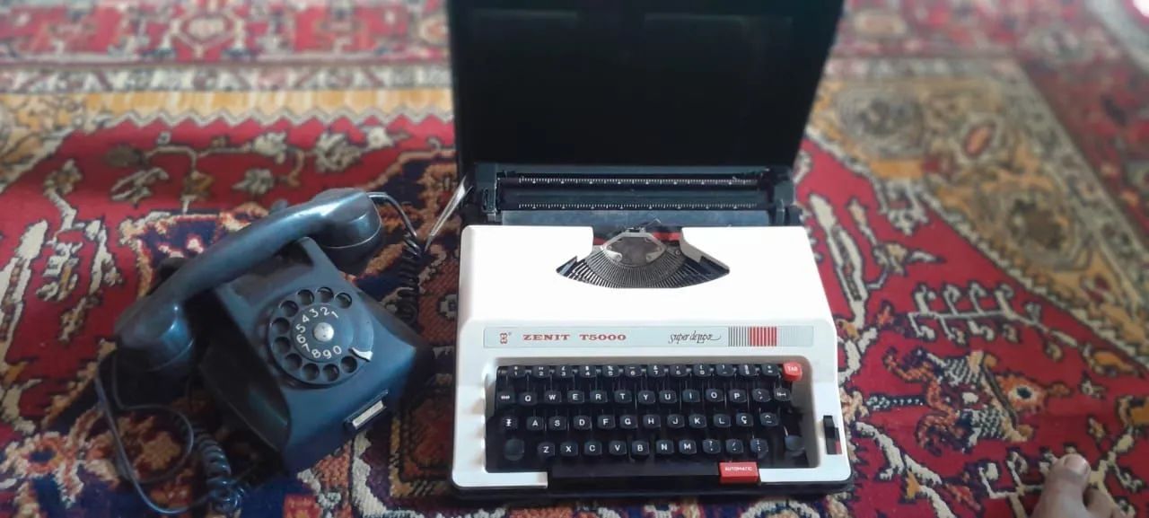 Máquina de escrever antiga Zenith T5000 e telefone reliquias - Foto 4