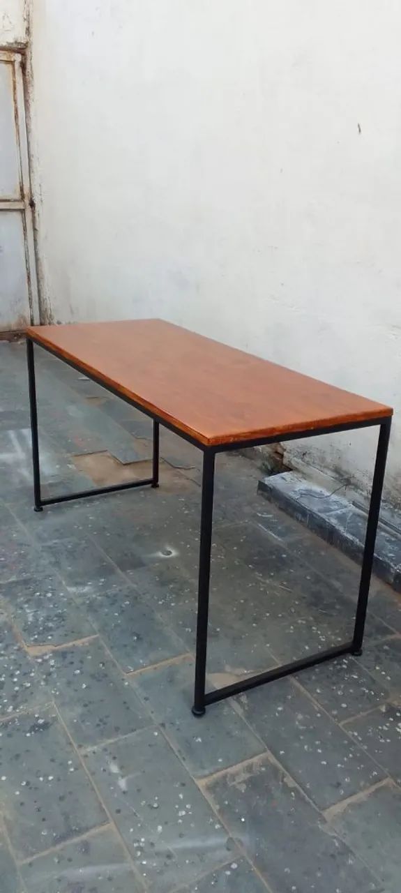 Mesa de escritório moderna com estrutura de metal - Foto 2