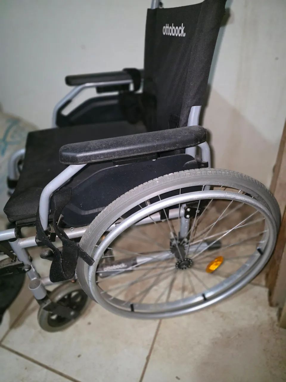 Cadeiras de rodas seminova - Foto 4