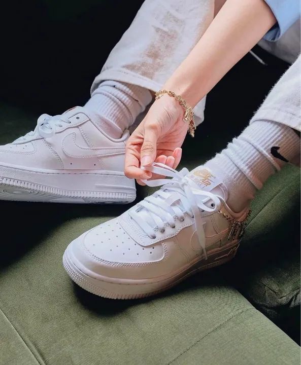 Tênis Air Force 1 Low ?Lucky Charms? Nike branco - Foto 4