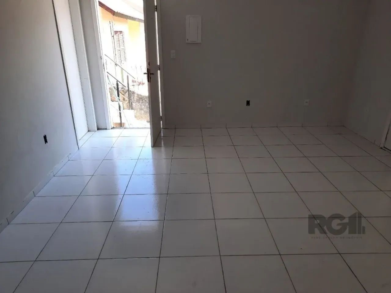 Prédio residencial composto por 4 apartamentos, sendo 2 no térreo e 2 no superior. Os apar - Foto 8