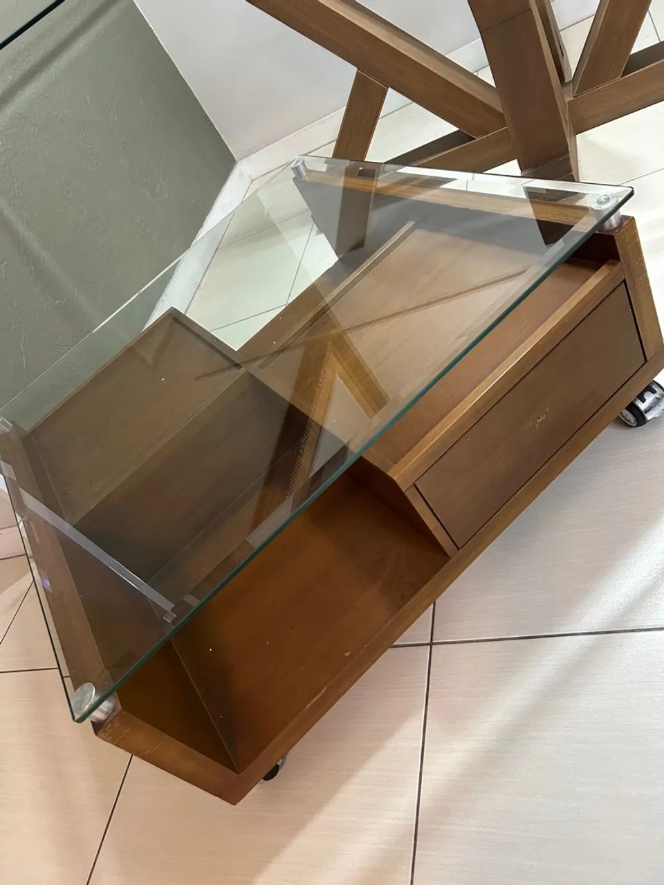 Mesa de Centro com Gaveta e Rodinhas - Foto 3