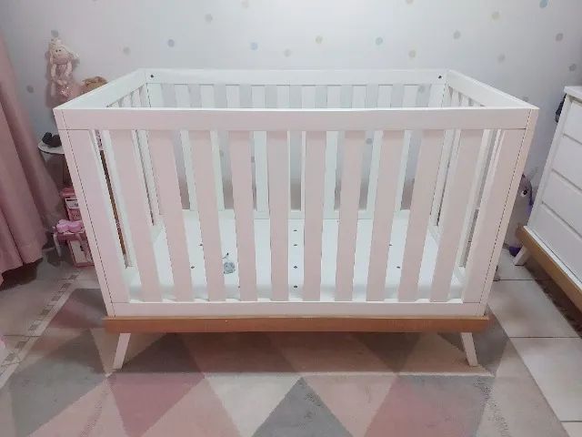 Berço americano que vira mini cama 