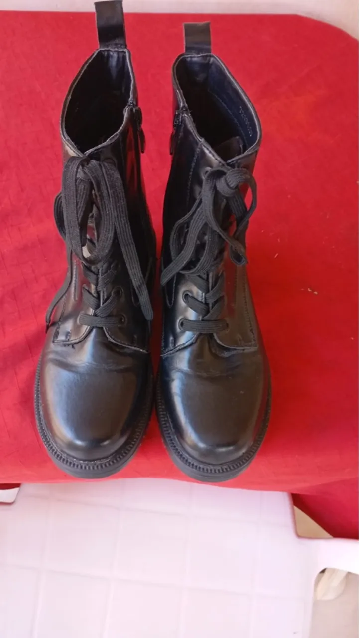 Bota de couro feminina 