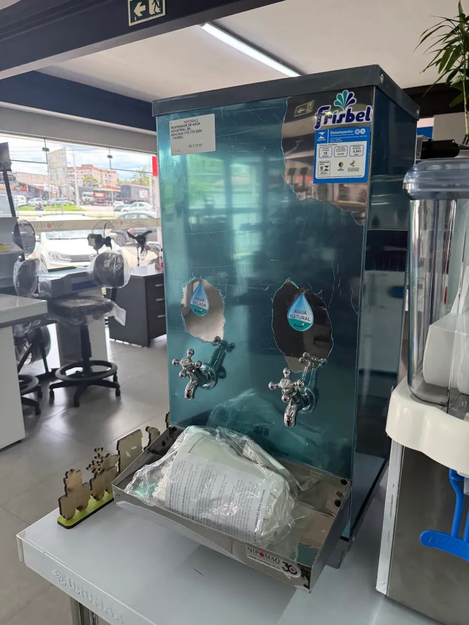 RESFRIADOR DE ÁGUA INDUSTRIAL 25L BANCADA 1TG 1 TN - FRISBEL - Foto 2