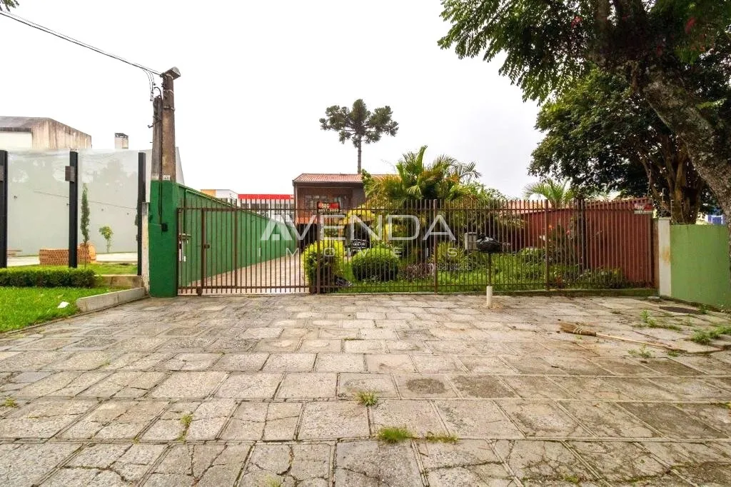 SOBRADO com 4 dormitórios à venda com 358.36m² por R$ 1.300.000,00 no bairro Bacacheri - C