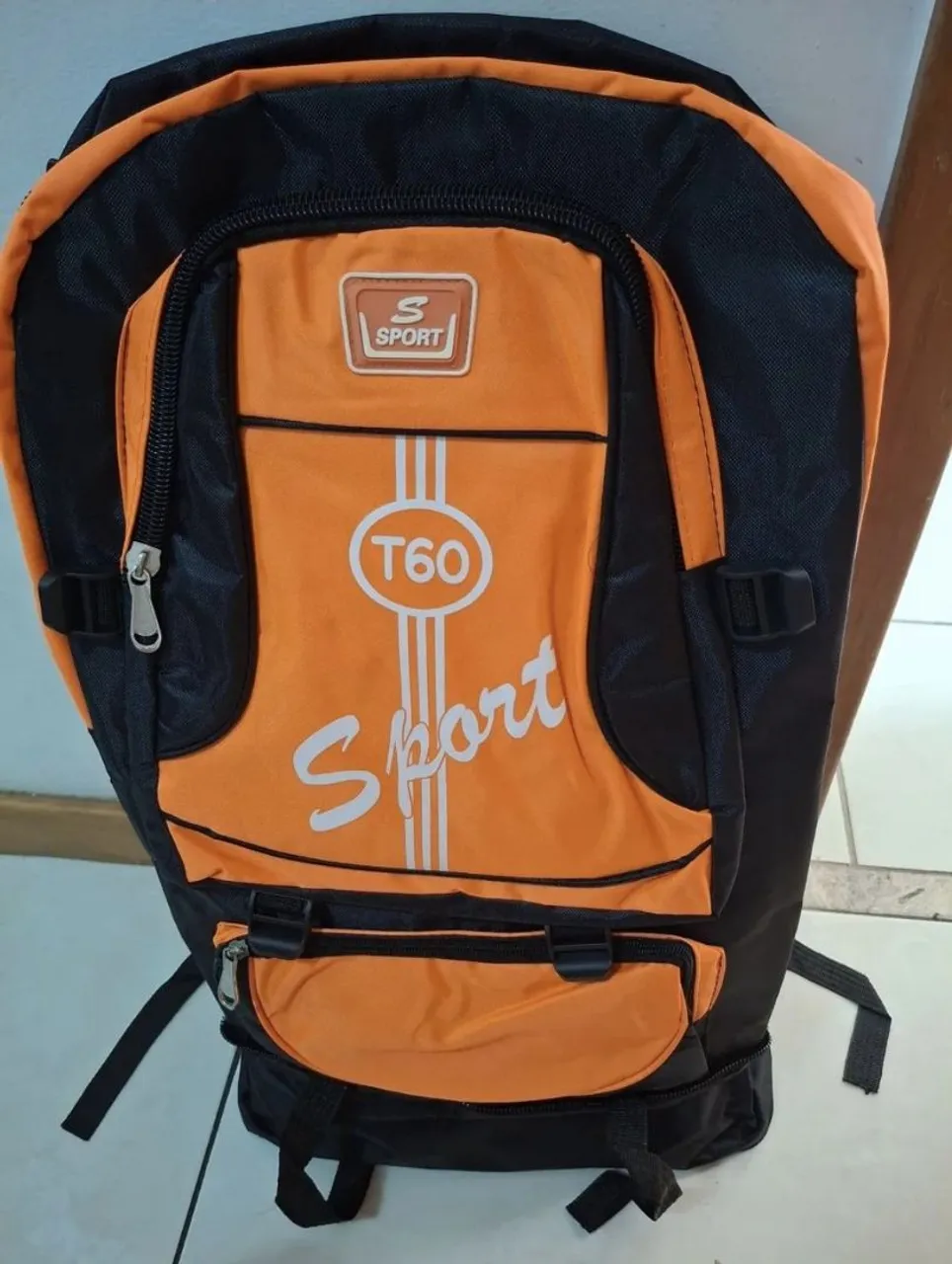 Mochila Esportiva Laranja e preta T60