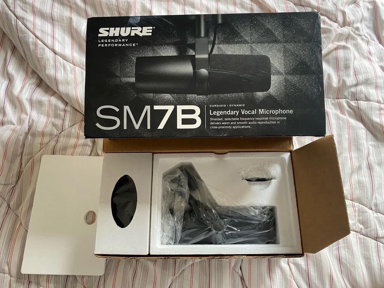 Shure SM7B - Microfone Dinâmico Profissional para Estúdios e Podcasts