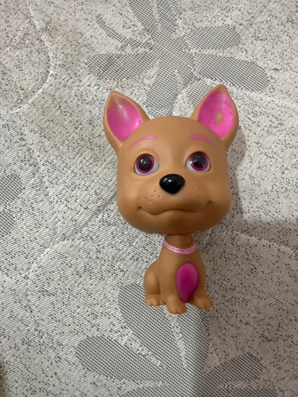 Cachorro de brinquedo fofo