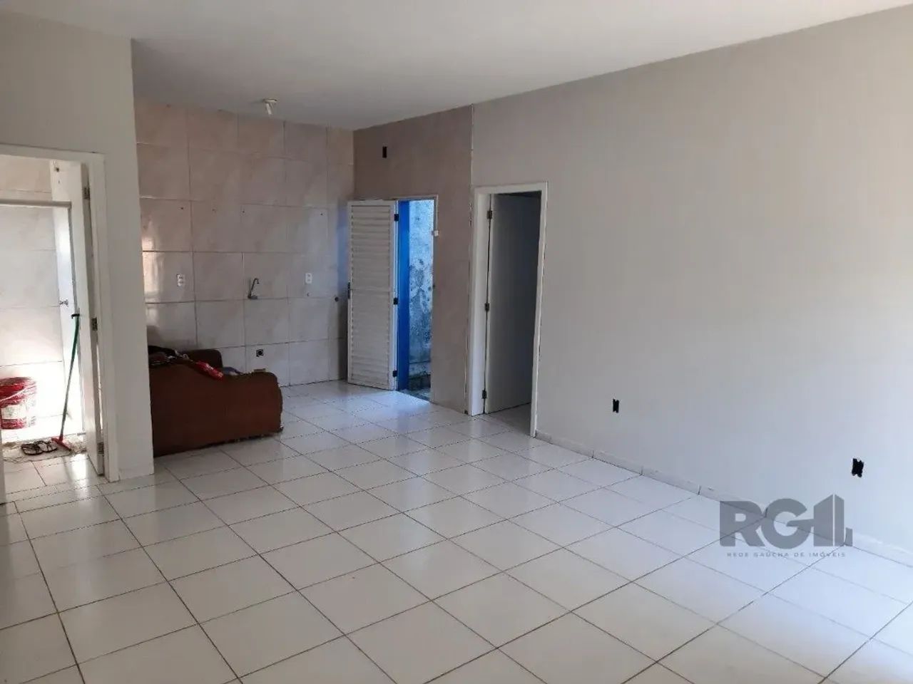 Prédio residencial composto por 4 apartamentos, sendo 2 no térreo e 2 no superior. Os apar - Foto 7