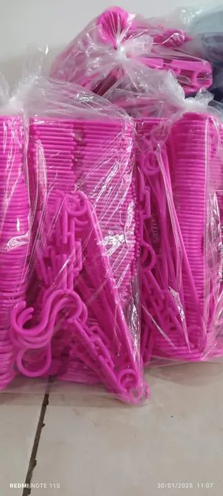 Cabide de Plastico Com Antiderrapantes Infantil - Foto 3