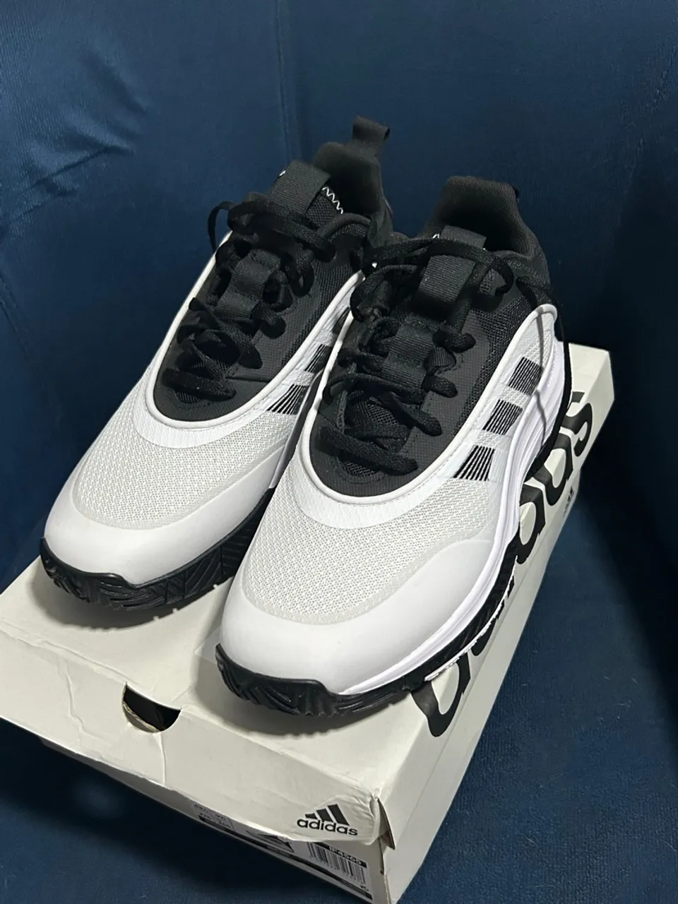 Tênis Adidas - Design Moderno (41)