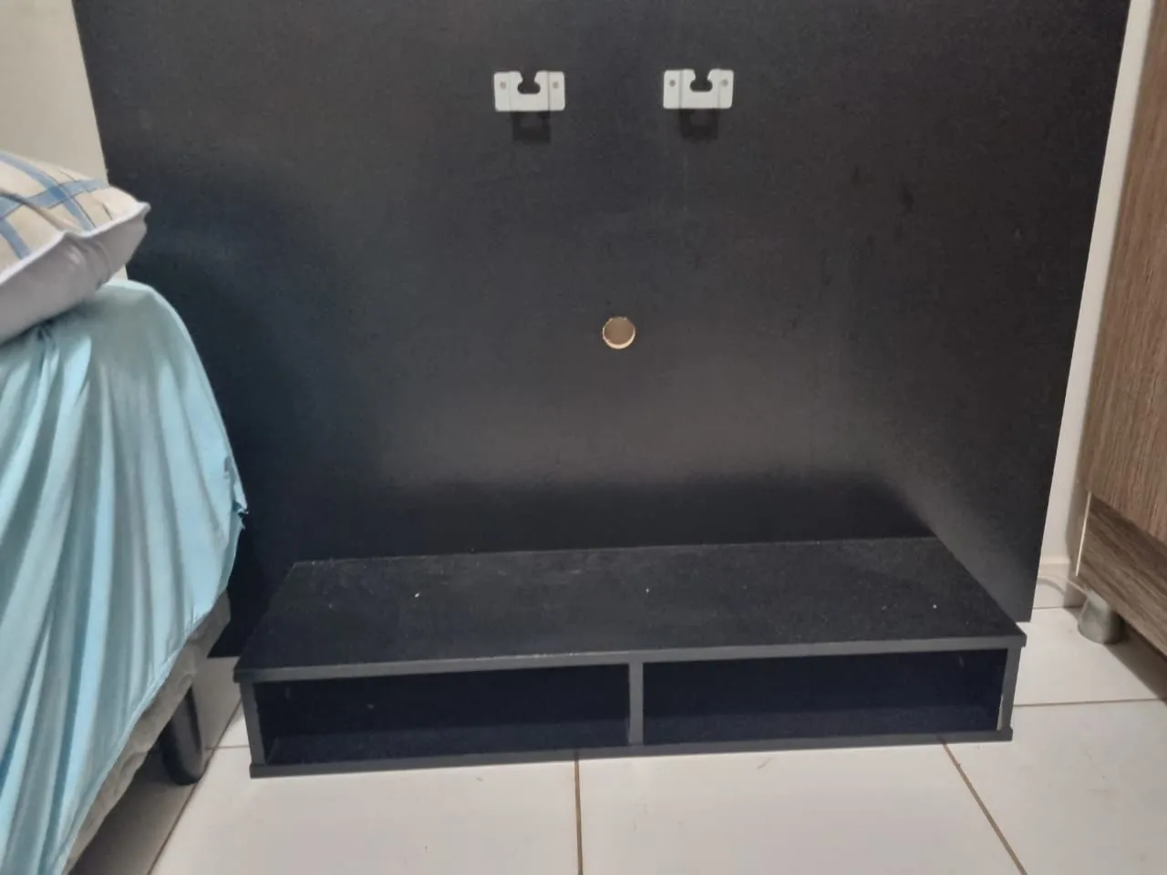Painel para TV 32 Preto com Prateleira