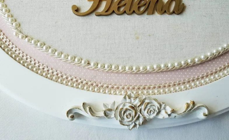 Placa Enfeite de Porta para Quarto Infantil - Oval - Nome Helena - Madeira e Pérolas - Foto 2